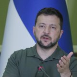Le président ukrainien Volodymyr Zelensky s'est dit "reconnaissant" pour cette nouvelle aide sur le réseau X (ex-Twitter). "De l'artillerie, des missiles, des munitions pour les (systèmes) Himars, c'est ce dont nos guerriers ont besoin", a-t-il aj...